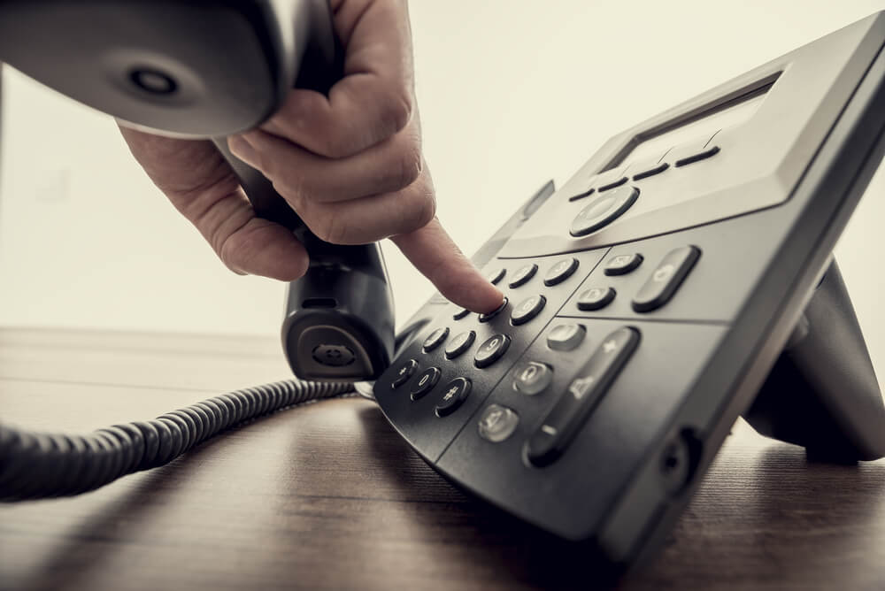 hand using telephone reciever